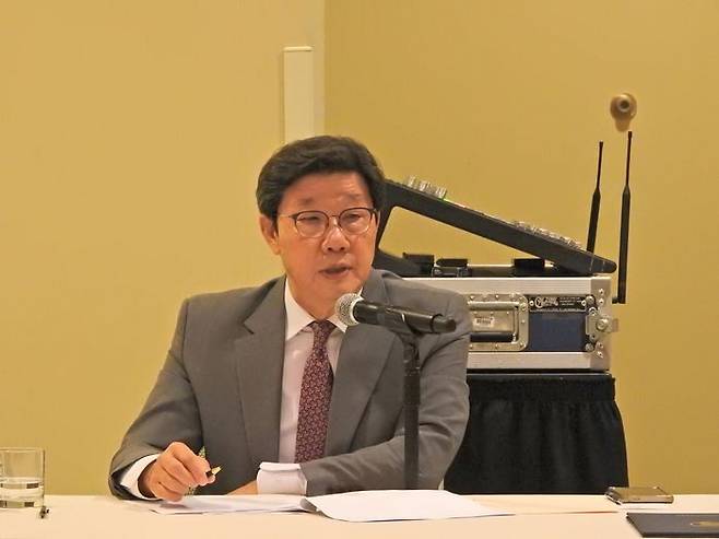 노연홍 한국제약바이오협회 회장이 17일(현지시간) 미국 보스턴 Seaport hotel에서 기자단과 인터뷰를 진행하고 있다. ⓒ바이오 USA 기자단