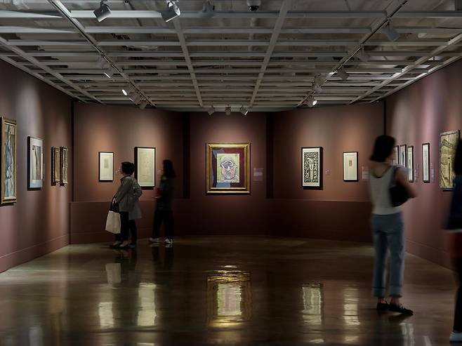 &nbsp;파블로 피카소 ‘어릿광대의 두상Ⅱ’ (가운데) 등으로 구성된 ‘피카소존’.  가우디움어소시에이츠 제공