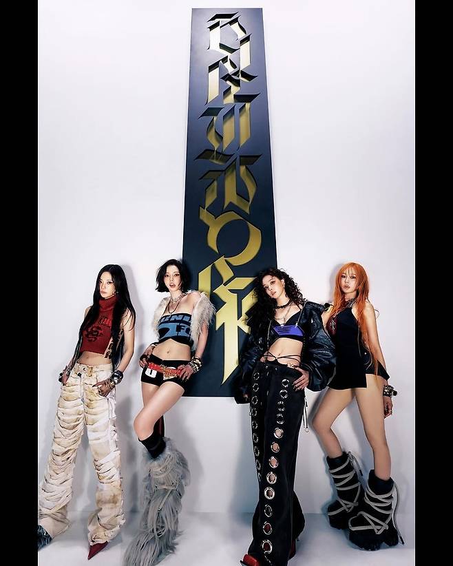 2080661975.jpg 카리나 이번앨범 컨셉사진