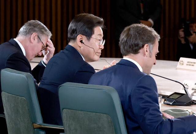 이재명 대통령이 17일(현지시각) 캐나다 앨버타주 캐내내스키스 주요 7개국(G7) 정상회의장에서 업무 오찬을 겸해 열린 G7 정상회의 확대 세션에 참석해 있다. 김태형 기자 xogud555@hani.co.kr