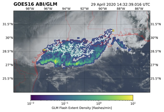 2020년 4월 발생해 미국 3개주를 가로지르며 768km를 내달린, 세계기상기구(WMO) 관측 사상 가장 긴 번개의 위성 이미지. WMO 사진