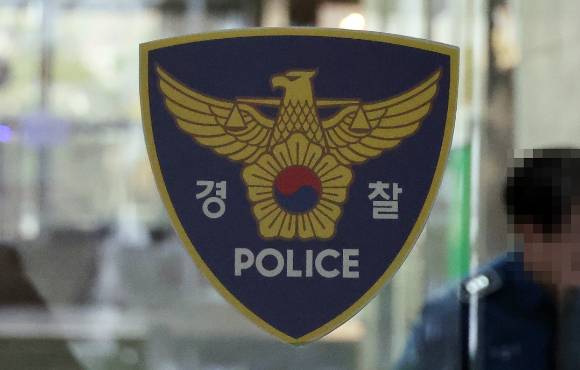 경찰은 이들 중 현역 군인 2명을 군부대로 이송했으며 민간인 1명을 대상으로 동물보호법 위반 및 재물손괴 여부 등을 조사 중이다. [사진=연합뉴스]