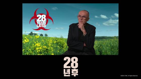 대니 보일(사진) 감독의 '28년 후'는 분노 바이러스 창궐 28년 후, 격리된 섬 '홀리 아일랜드'에 살아 한번도 감염이 확산된 본토에 발을 디딘 적 없는 소년 스파이크가 주인공으로 등장하는 영화다. 사진 소니픽쳐스
