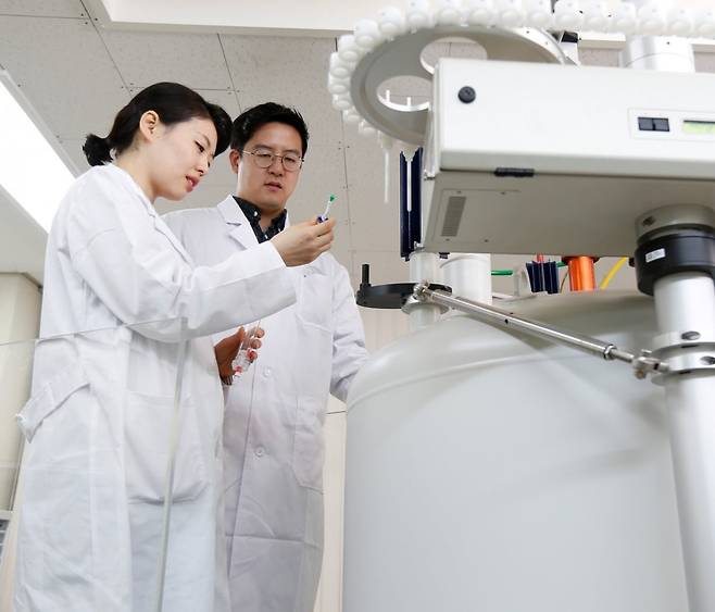 금호석유화학 중앙연구소 연구원. 사진=금호석유화학