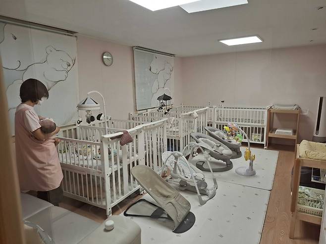Caregivers are stationed at Babybox Korea's care room 24 hours a day to look after the babies. (Shin Ji-hye/The Korea Herald)