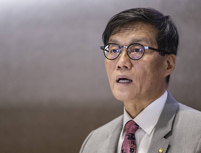 Bank of Korea Gov. Rhee Chang-yong speaks at a press conference held at the bank’s headquarters in central Seoul, Wednesday. (Yonhap)