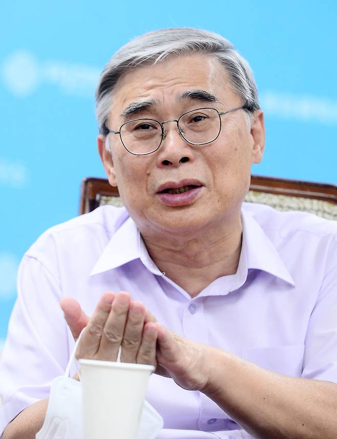 Lee Jong-seok, who was unification minister for late Democratic Party of Korea President Roh Moo-hyun, was nominated June 4 as the director of the National Intelligence Service. The Korea Herald database