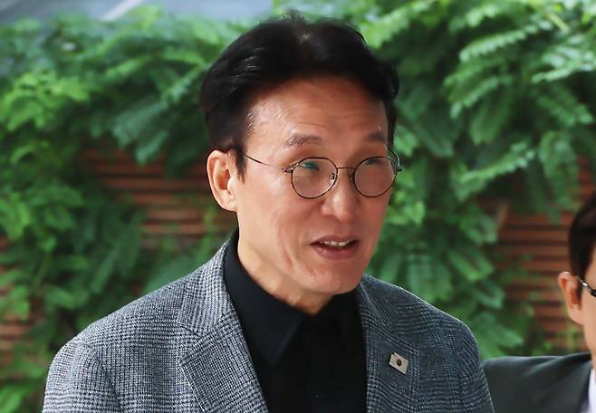 김민석 국무총리 후보자가 18일 서울 종로구 통의동 금융감독연수원에 마련된 청문회 준비단 사무실로 출근하고 있다. [연합]