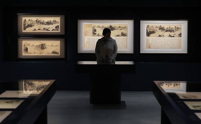 호암미술관에서 열리고 있는 ‘겸재 정선’ 전시 전경. [연합]
