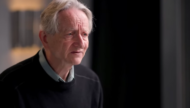 ‘AI 대부’로 불리는 제프리 힌튼 토론토대 교수. [유튜브채널 ‘더 다이어리 오브 어 CEO’ 갈무리]