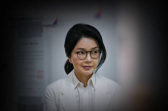 윤석열 전 대통령의 배우자인 김건희 여사. 그는 △도이치모터스(067990) 주가조작 의혹 △명품백 수수 의혹 △명태균·건진법사 등의 국정 개입 및 인사 개입 의혹의 중심에 있다.&nbsp;ⓒ시사저널 양선영 디자이너·연합뉴스