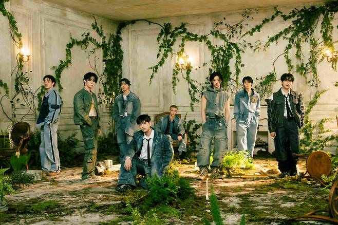 스트레이 키즈 일본 미니 3집 Hollow 단체 이미지 /사진제공=JYP엔터테인먼트