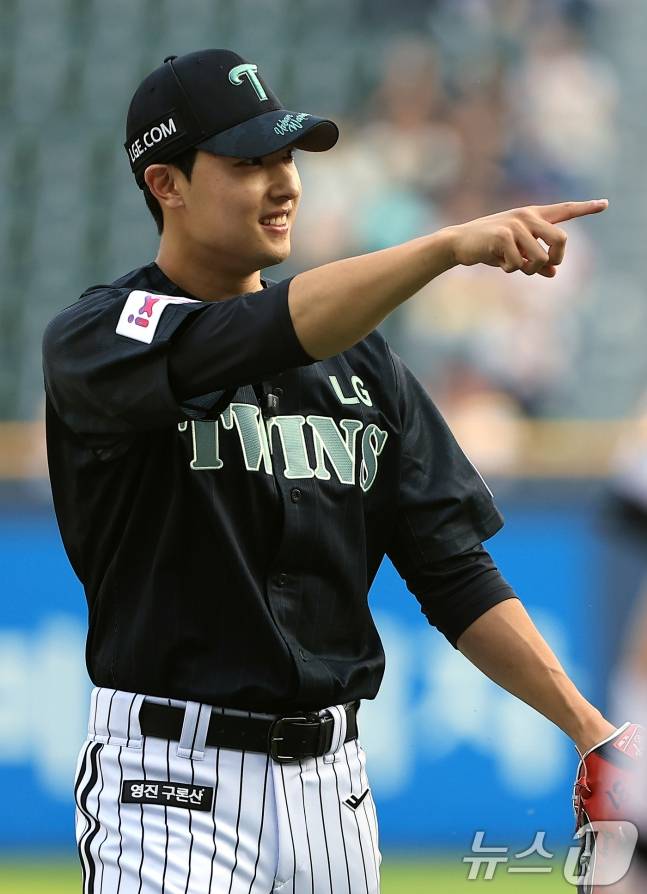 17일 시구를 마친 이정용. /사진=뉴스1