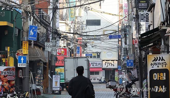 서울 신촌 연세로 부근 상업지역 모습 [연합뉴스 자료사진]