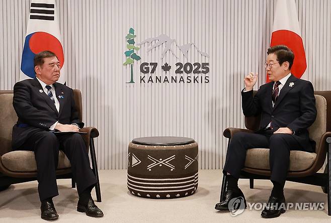 이재명 대통령, G7 계기 한일 정상회담 (캐내내스키스[캐나다]=연합뉴스) 홍해인 기자 = 이재명 대통령이 17일(현지시간) 캐나다 앨버타주 캐내내스키스 주요 7개국(G7) 정상회의장에서 이시바 시게루 일본 총리와 한일 정상회담을 하고 있다. 2025.6.18 hihong@yna.co.kr