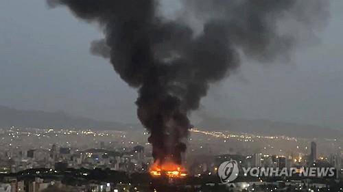 이란 수도 테헤란에 발생한 폭격 [로이터=연합뉴스. 재판매 및 DB 금지]