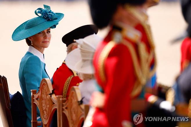 14일(현지시간) 국왕 생일 기념 군기분열식의 왕세자빈 [AFP 연합뉴스 자료사진 재판매 및 DB 금지]