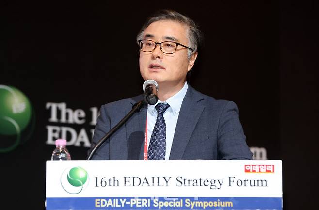 이영 한국조세재정연구원장이 19일 서울 중구 장충동 서울신라호텔에서 열린 ‘제16회 이데일리 전략포럼’에서 ‘지역별 인구대책 차별화’란 주제로 발표를 하고 있다. (사진=이데일리 방인권 기자)