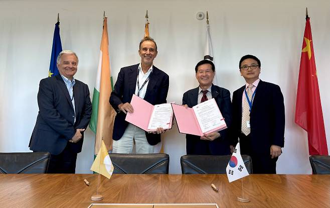 국제핵융합실험로(ITER) 국제기구와 ITER 한국사업단이 19일 오전 7시(현지시간) 프랑스 카다라쉬에서 ITER 전원공급장치 공급분(2차)에 대한 업무협약을 체결했다.