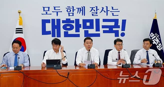 김병기 더불어민주당 대표 직무대행 겸 원내대표가 19일 오전 서울 여의도 국회에서 열린 정책조정회의에 참석해 모두 발언하고 있다. 2025.6.19/뉴스1 ⓒ News1 안은나 기자