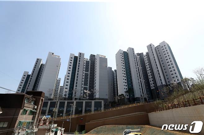 도심의 한 미분양 아파트. 뉴스1 ⓒ News1 이승배 기자