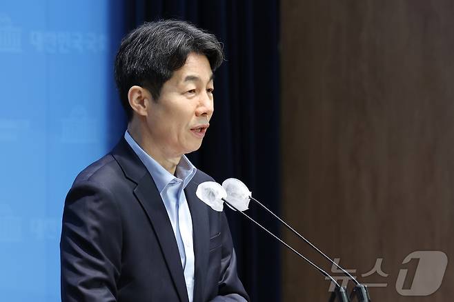 윤건영 더불어민주당 의원. 2025.1.13/뉴스1 ⓒ News1 이광호 기자