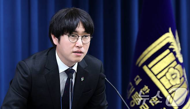 하정우 AI미래기획수석이 19일 서울 용산구 대통령실 청사에서 이공계특별법 관련 브리핑을 하고 있다. 2025.6.19/뉴스1 ⓒ News1 박지혜 기자