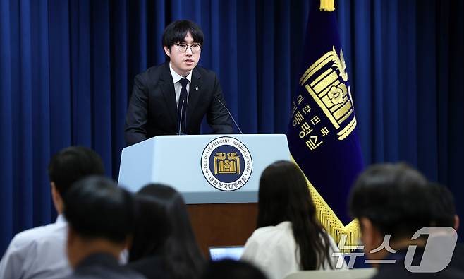 하정우 AI미래기획수석이 19일 서울 용산구 대통령실 청사에서 이공계특별법 관련 브리핑을 하고 있다. 2025.6.19/뉴스1 ⓒ News1 박지혜 기자