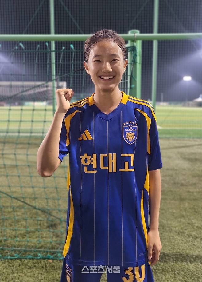 울산현대고 김민서가 18일 본지와 인터뷰 후 포즈를 취하고 있다. 사진 | 합천=박준범기자