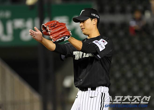 18일 잠실구장에서 열린 LG 트윈스와 NC 다이노스의 경기. LG 이정용이 숨을 고르고 있다. 잠실=박재만 기자 pjm@sportschosun.com/2025.06.18/
