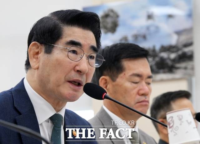 윤석열 전 대통령의 '12·3 비상계엄' 관련 내란 사건을 맡은 조은석 특별검사가 임명 엿새 만에 수사를 개시하고 19일 김용현 전 국방부 장관을 기소했다. /배정한 기자