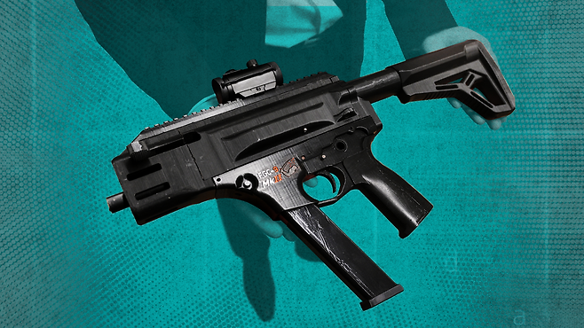 3D 프린터 총기와 총기를 들고 있는 사람의 실루엣이 보인다