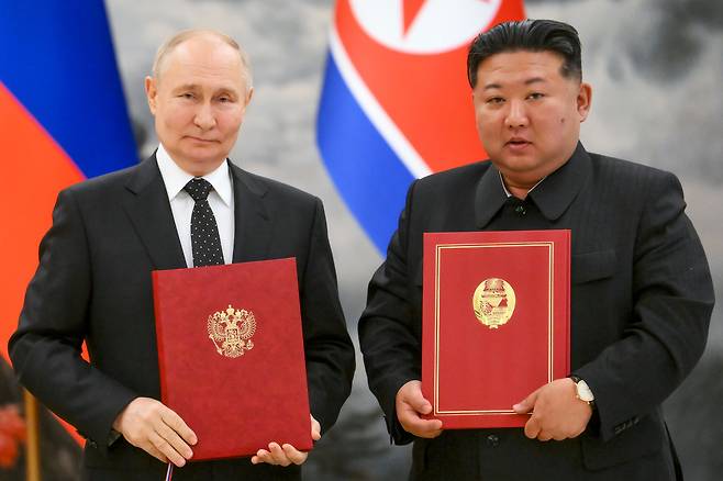 북러 '포괄적인 전략적동반자관계에 관한 조약' 조인식. /AP=연합뉴스