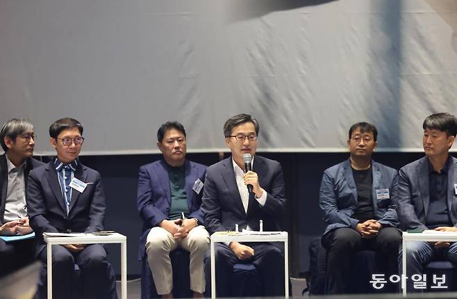 김동연 경기도지사는 19일 오전 수원 라마다프라자호텔에서 열린 주4.5일제 시범사업 업무협약에서 인사말을 하고 있다. 경기도 제공