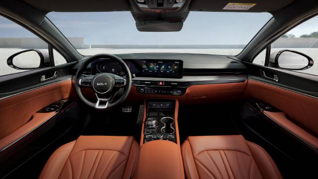 더 2026 K5 내장. 기아 제공