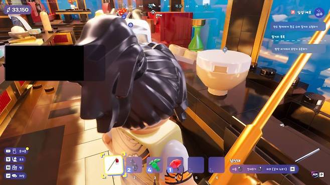 하는 법을 몰라 옆 이용자를 훔쳐보는 중...