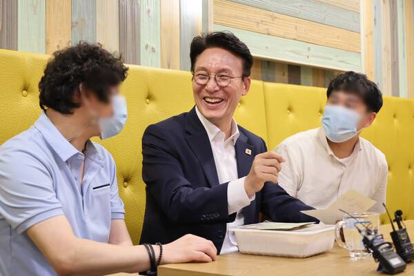 김민석 국무총리 후보자가 19일 서울 영등포구 꿈더하기 사회적협동조합에서 열린 발달장애인 일자리 현장 간담회에서 발언하고 있다. 연합뉴스