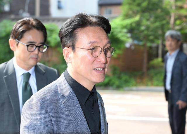 김민석 국무총리 후보자가 18일 서울 종로구 통인동 금감원연수원에 마련된 청문회 준비단 사무실로 출근하고 있다. 홍인기 기자