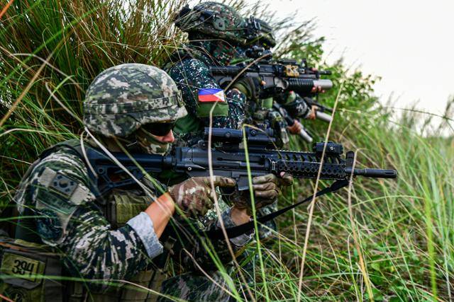 해병대가 지난달 28일 필리핀 루손·팔라완 섬 등지에서 실시한 2025 카만닥 훈련에 참여하고 있다. 뉴스1