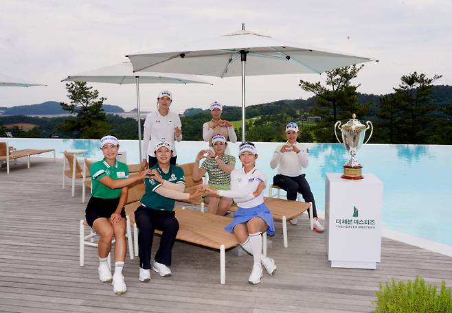 19일 열린 더헤븐 마스터즈 대회 포토콜에 참가한 선수들.&nbsp; &nbsp; &nbsp;사진=KLPGA 제공&nbsp;