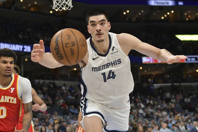 <yonhap photo-2586="">올 시즌 기대 이상의 활약을 펼친 멤피스 센터 잭 이디. [AP=연합뉴스]</yonhap>