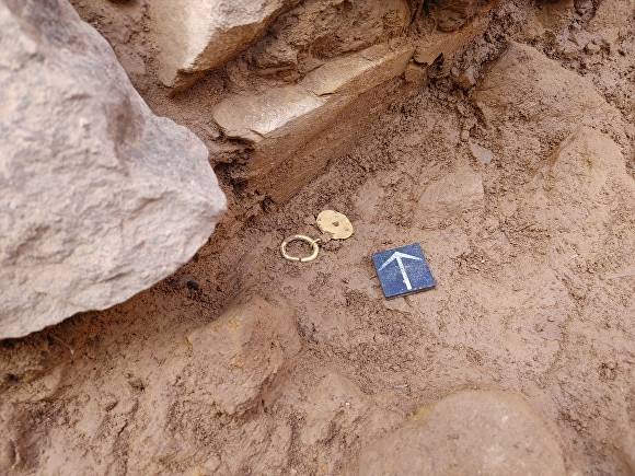 대구 구암동 고분군 제101=A호분 주곽에서 출토된 금동제 귀걸이 [사진=북구청]