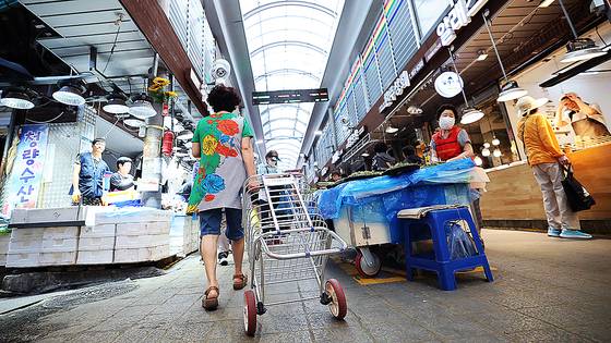 지난 9일 오전 서울 동대문구의 경동시장. 뉴스1