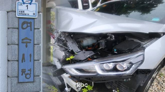 ▲ 정기명 전남 여수시장의 비서실장이 사적으로 몰다 사고를 낸 관용차