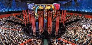 로마 콜로세움을 닮은 270도 원형 극장.  스튜디오 한