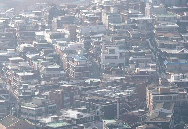 2일 남산에서 바라본 시내 빌라의 모습. 연합뉴스