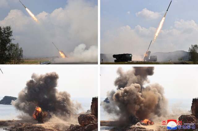 북한이 지난해 10월 유도 기능을 적용한 240㎜ 방사포(다연장로켓포)의 시험사격. 연합뉴스