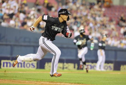 끝내기 송찬의. 사진=연합뉴스