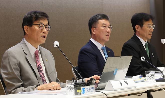 이창용 한국은행 총재가 18일 서울 중구 한국은행 별관에서 열린 ‘물가안정목표 운영상황 점검 기자설명회’에서 모두발언을 하고 있다. [이충우 기자]
