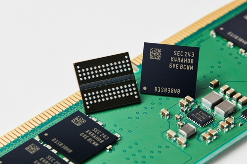 삼성전자 12나노급 16Gb DDR5 D램. [사진출처=삼성전자]